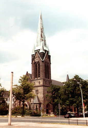 Herz-Jesu-Kirche an der Borsbergstraße im Jahre 2001